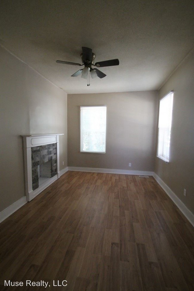 Building Photo - 3 br, 1 bath House - 301 S Spruce Street