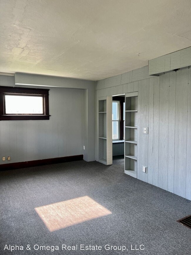 Building Photo - 3 br, 1 bath House - 415 W. 4th St.