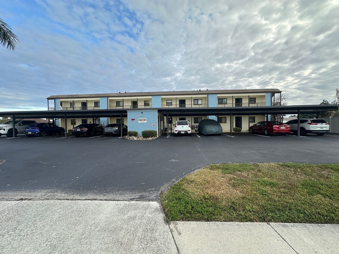 Foto principal - 2 Bedrooms 2 Bathrooms Condo SE Cape Coral...