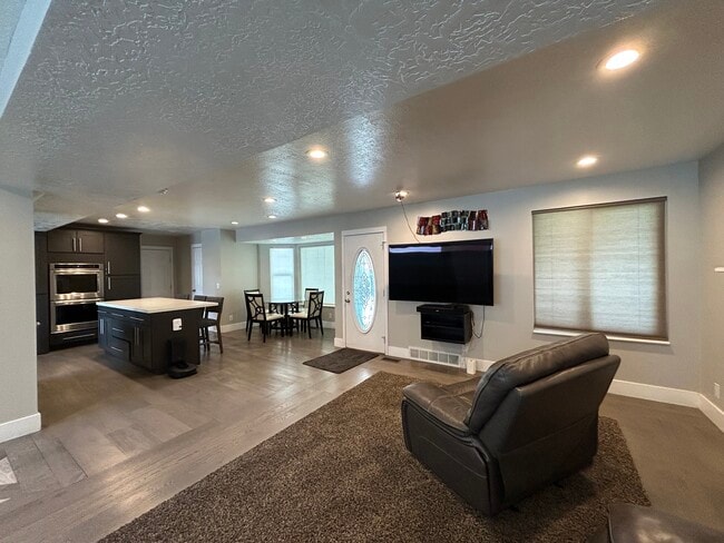 Photo - 1814 Whisperwood Cir House