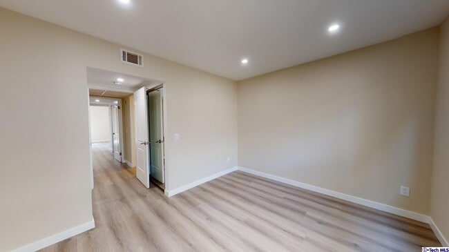 Building Photo - 333 Burchett St