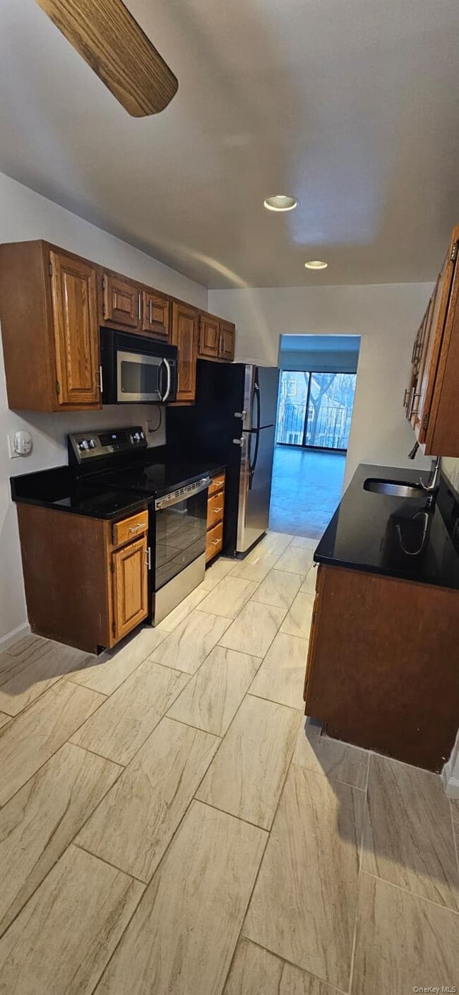 Foto del edificio - 492 N Broadway