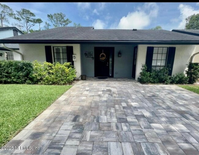 Building Photo - 184 Bermuda Ct