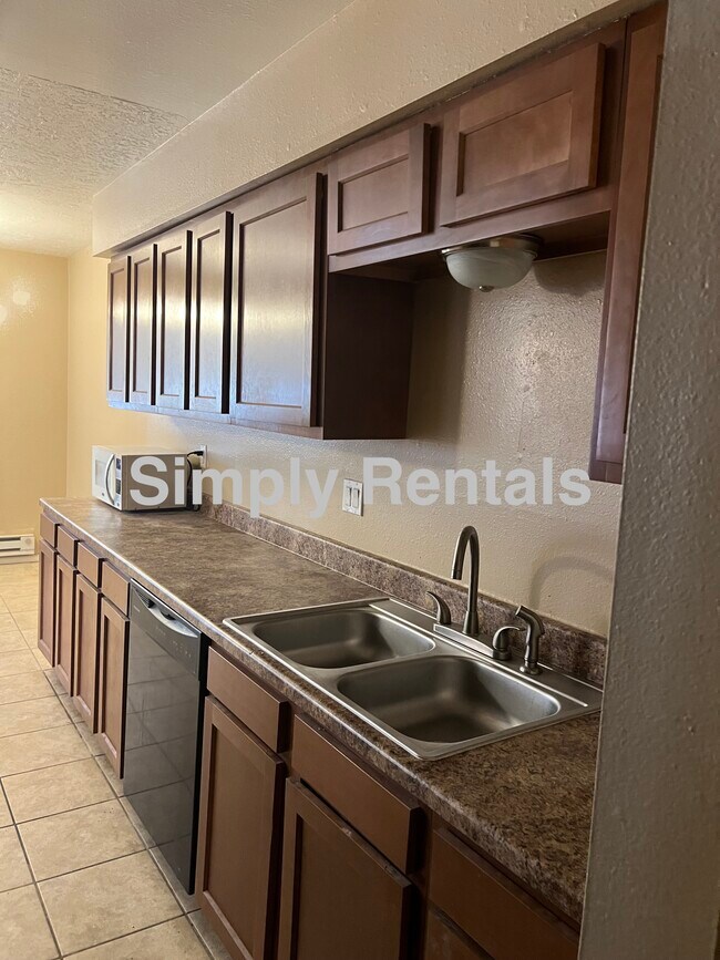 Foto del edificio - 12704 Copper Ave NE