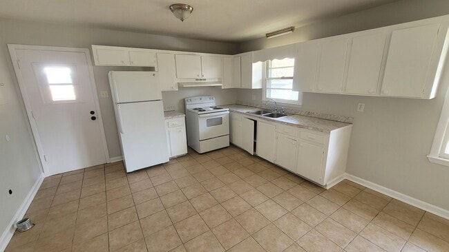 Foto del edificio - 3 Bedroom Brick Ranch