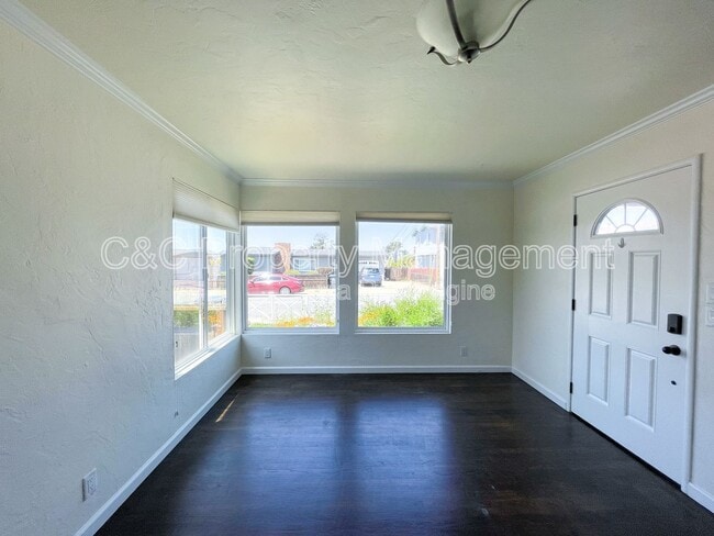Building Photo - 1190 Luxton St