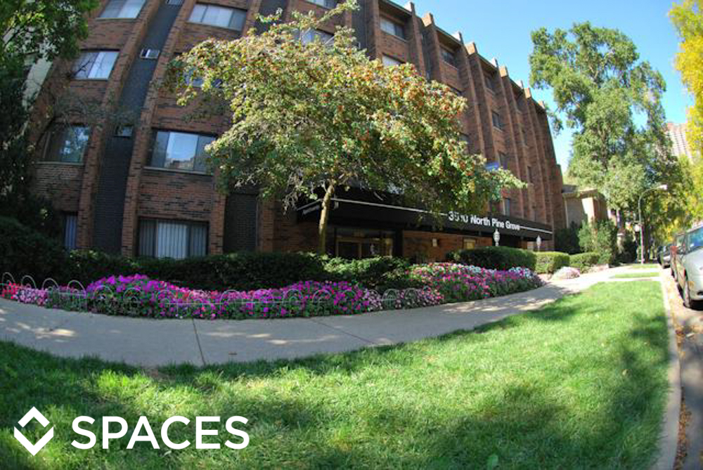 Primary Photo - 3510 N Pine Grove Ave