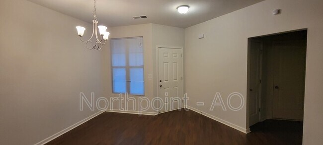 Building Photo - 241 Daisy Cir