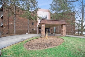 Building Photo - 1002 Castilian Ct