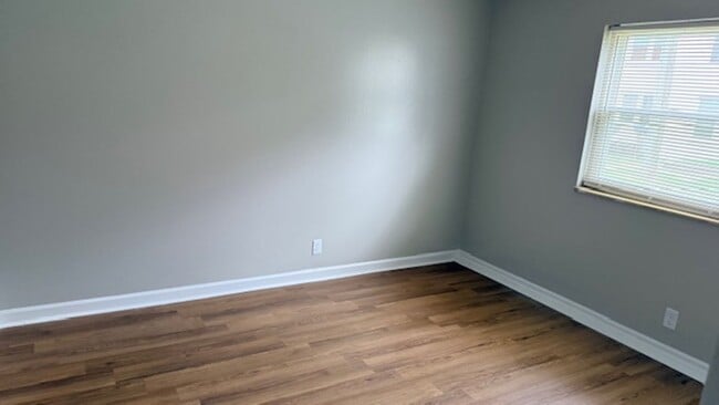 Building Photo - Maryville 37803 - Newly Remodeled, 1 bedroom, 1 bath Apartment - Contact Troy Adams (865) 233-6949