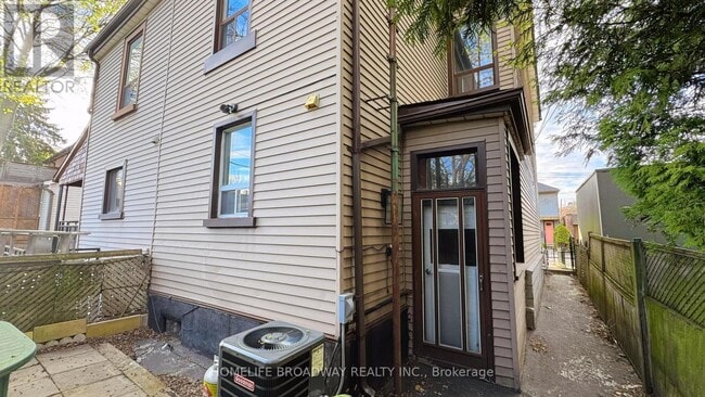 Building Photo - 3 Yarmouth Rd
