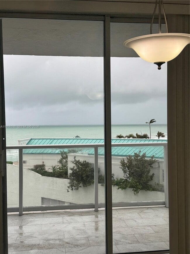 Foto del edificio - 16485 Collins Ave