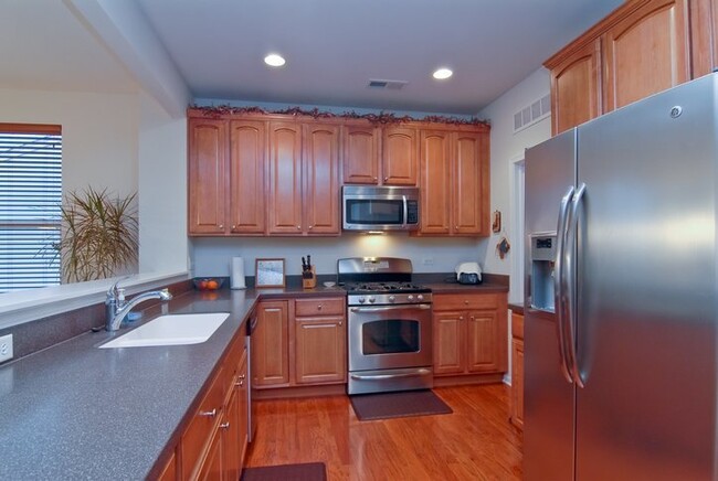 Building Photo - 3283 Epstein Cir