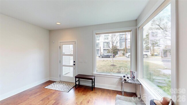 Foto del edificio - 1220 Lomax Ave