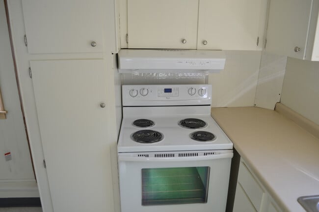 Building Photo - 7600 Heatherstone Dr
