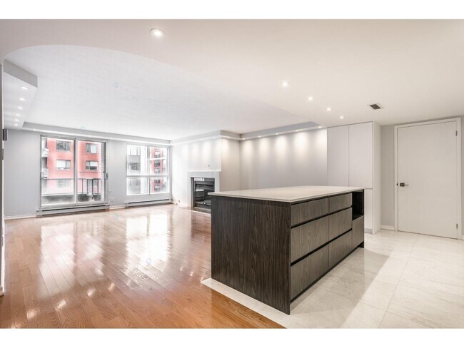 Photo du bâtiment - 500 Rue De La Montagne