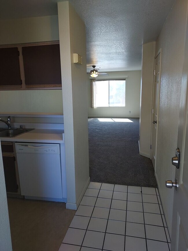 Foto del edificio - 2ND FLOOR CONDO FOR RENT