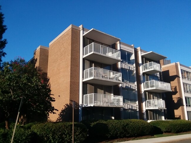 Top floor corner unit - 400 O St SW