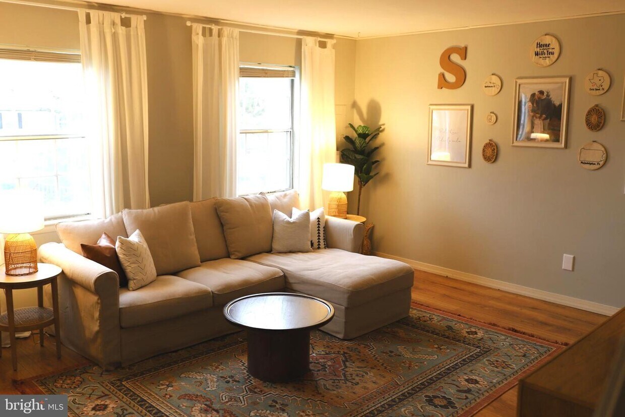 Primary Photo - 203 Lexington Rd