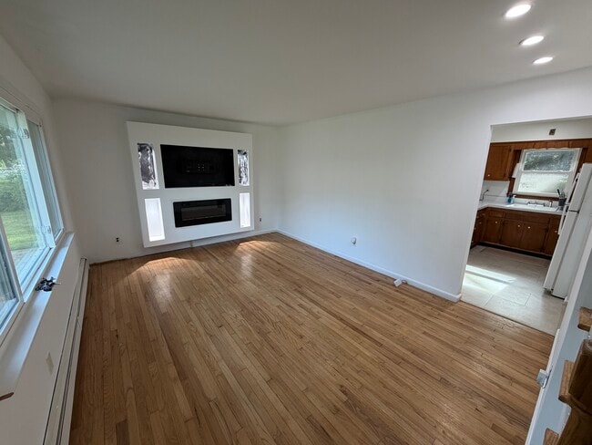 Building Photo - 44 Pine Tree Dr