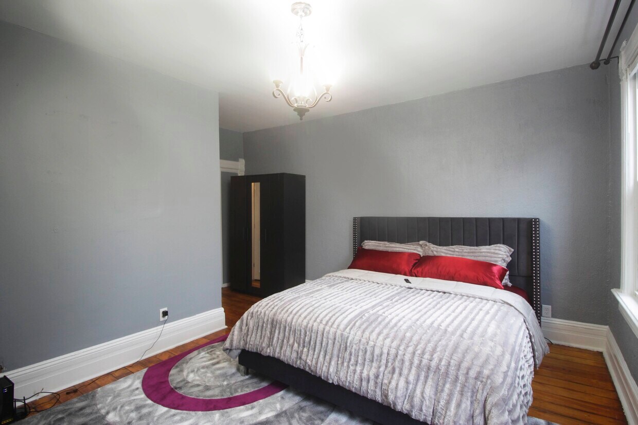 Primary Photo - 1684 N Franklin Pl