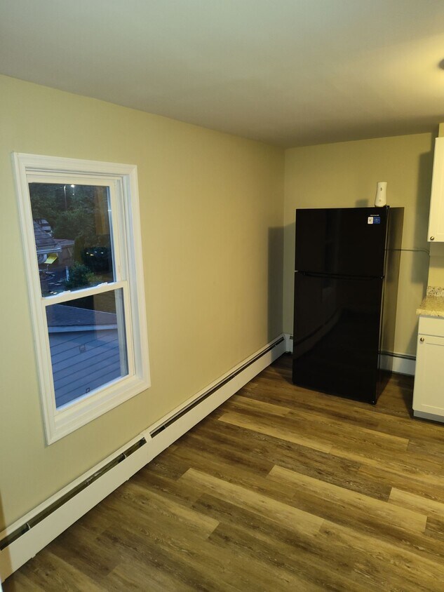 Kitchen - 951-2 Carmalt St