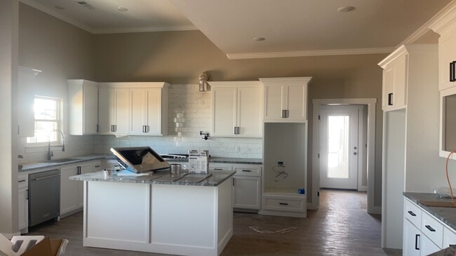 Building Photo - 27 Barndo Dr