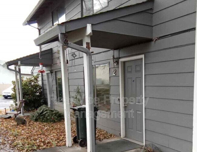 Building Photo - 105 S Shasta Ave