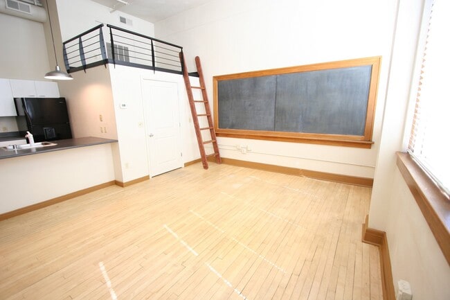 Building Photo - 100 Broadway Blvd NE