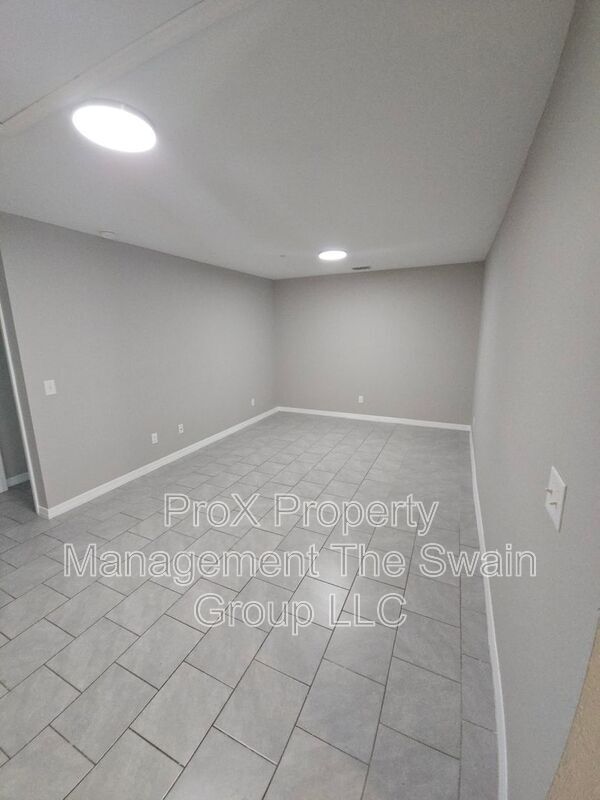 Foto del edificio - 240 W Prince Pl