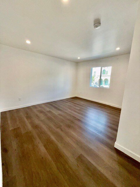 Foto del edificio - 1718 Rodney Dr