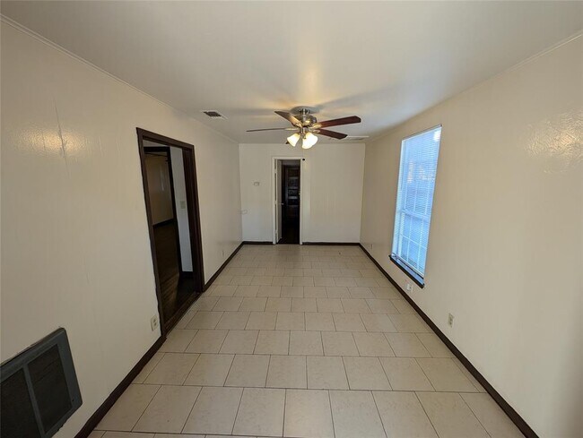Foto del edificio - 519 W Hutchison St