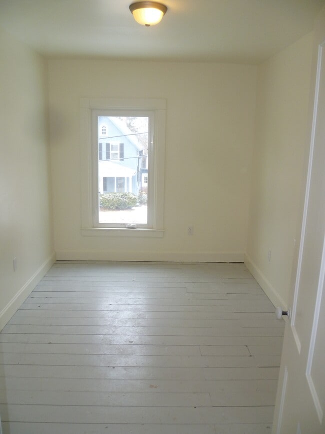 Building Photo - 205 Grandview St