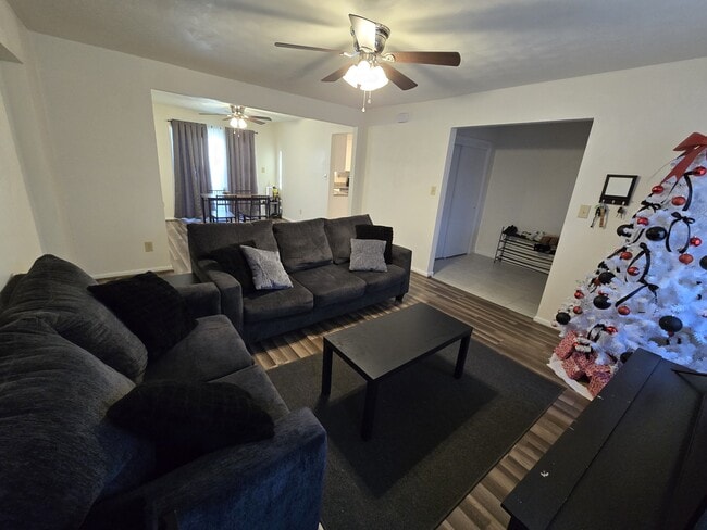 Foto del edificio - 3229 Bruno Dr