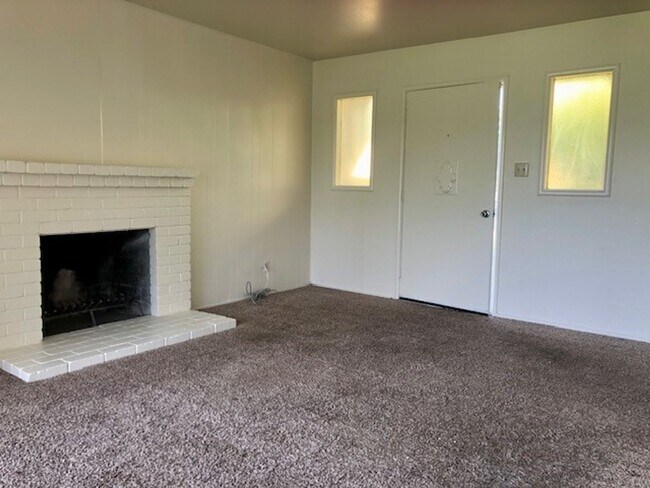 Foto del edificio - Spacious 3 bed 1 bath home