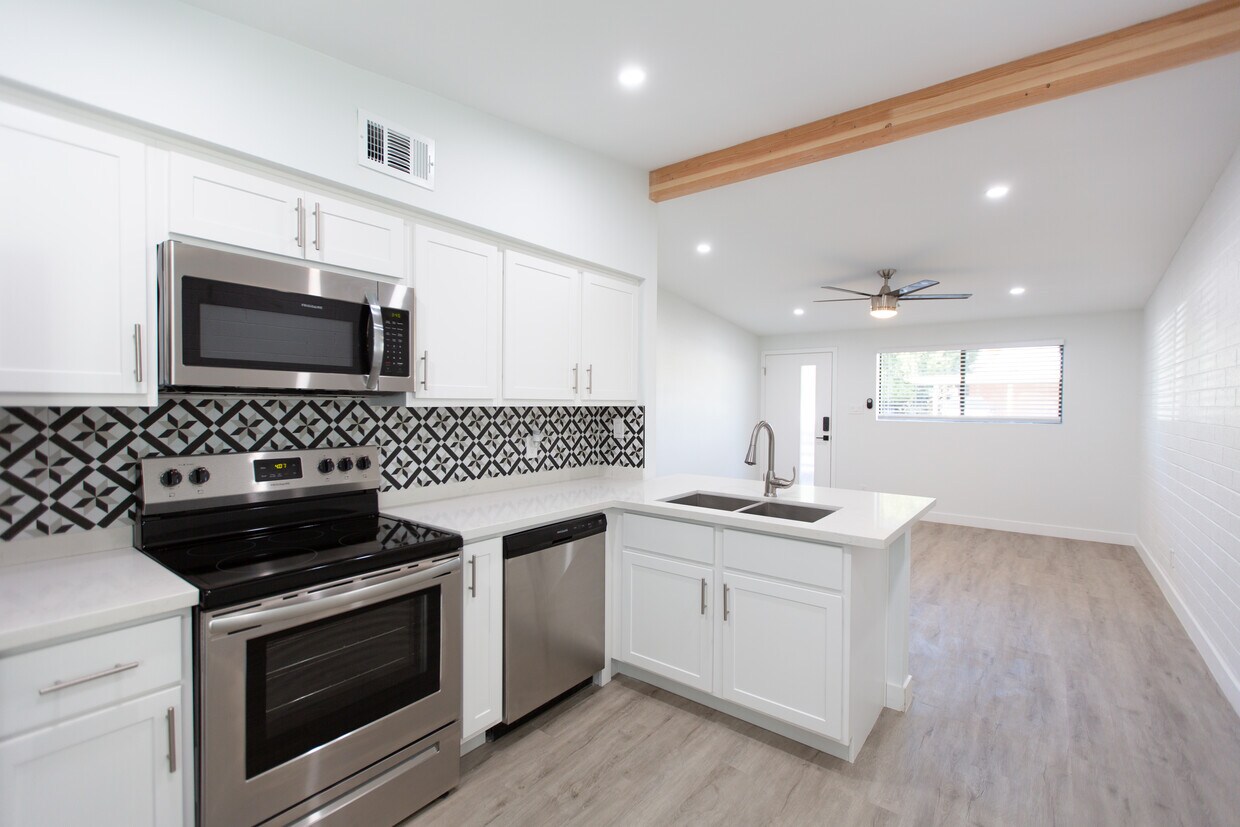 Foto principal - 1605 E Montebello Ave