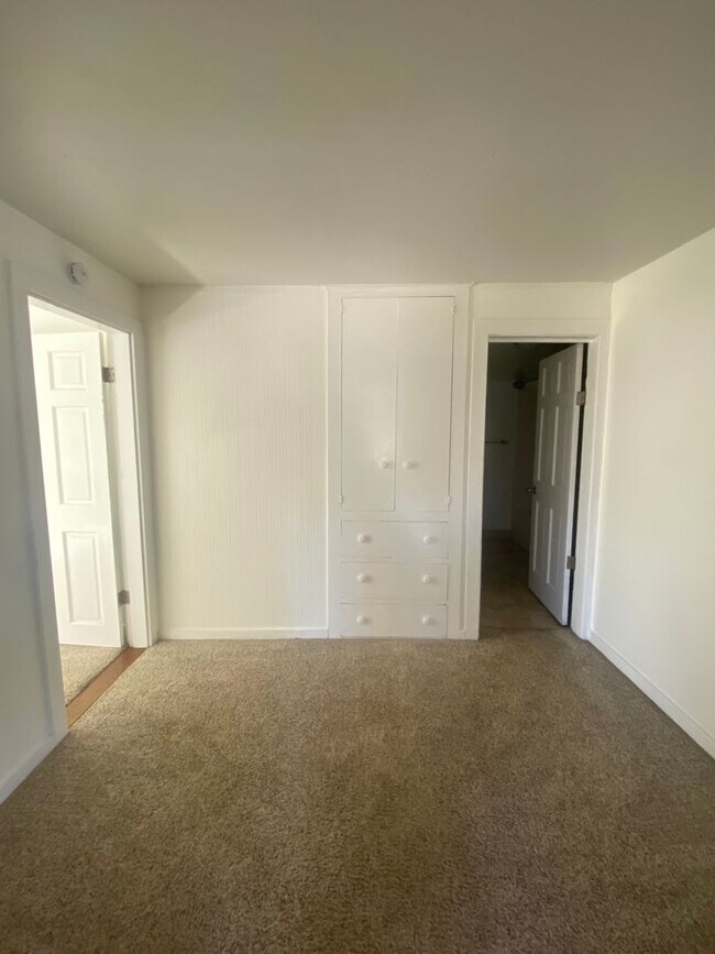 Foto del edificio - 2 Bedrooms, 1 Bath with Bonus Room!