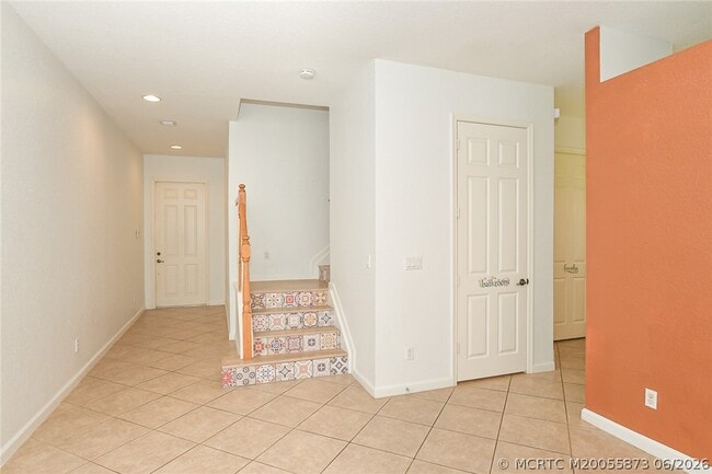 Building Photo - 2206 SW Cape Cod Dr