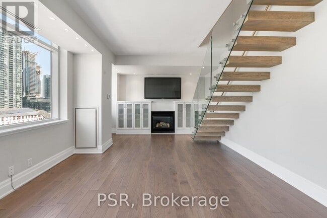 Building Photo - 500 Queens Quay W