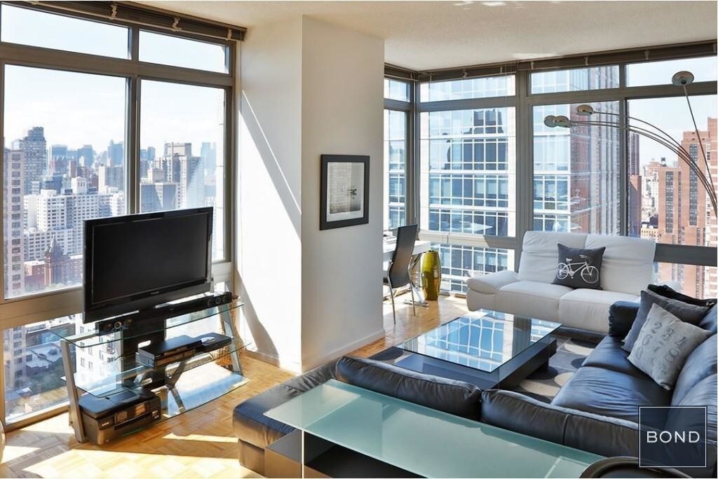 Foto principal - 408 E 92nd St