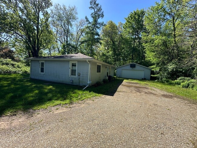 Building Photo - Cozy Ranch Style Home- Spring Arbor