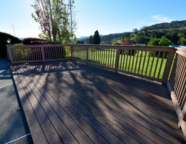 Building Photo - CHARMING TERRA LINDA 4BR/2BA, POOL, HDWD F...