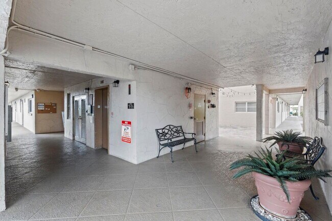 Foto del edificio - 300 NE 26th Ave
