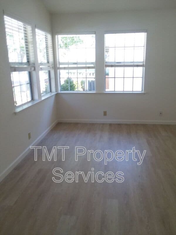 Foto del edificio - 948 Bluebell Way