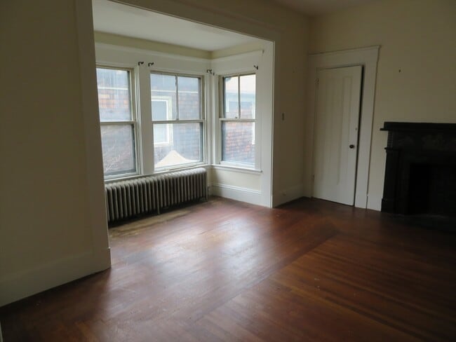 Building Photo - 92 Hillman St