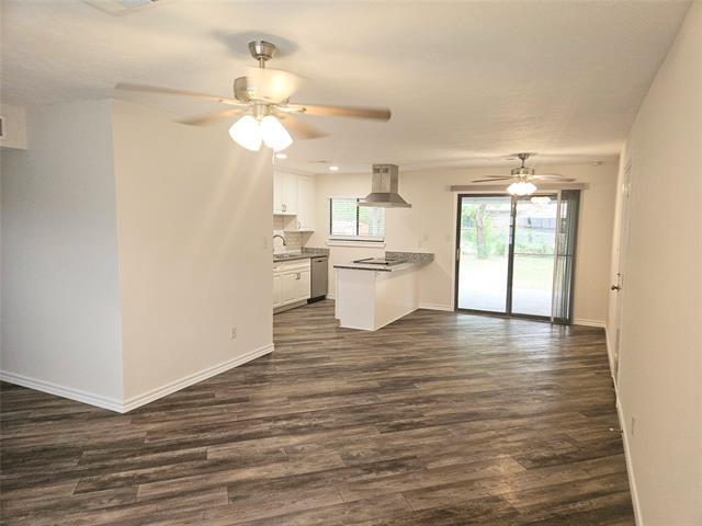 Foto del edificio - 6908 Sunflower Cir N