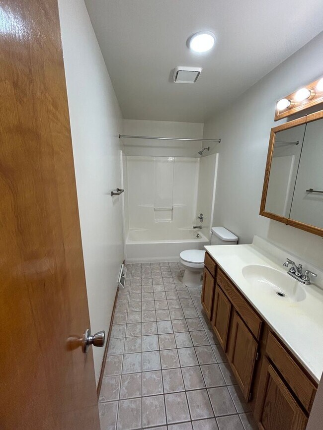 Building Photo - Two Bedroom. 1.5 Bath TOWNHOUSE