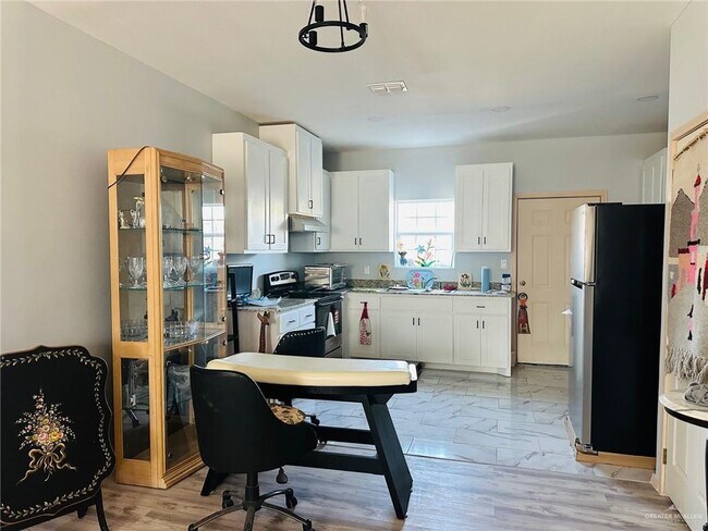 Foto del edificio - 8 E St