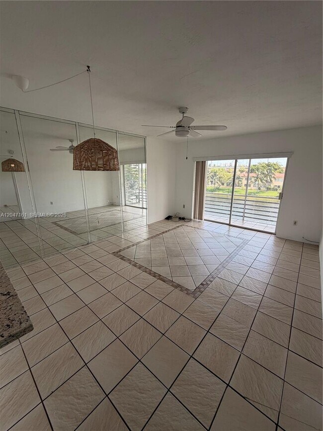 Foto del edificio - 2880 NE 203rd St