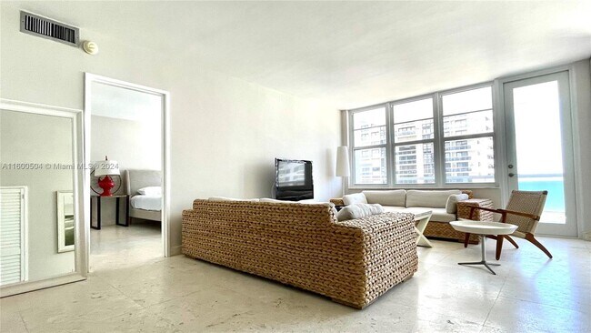 Foto del edificio - 5700 Collins Ave